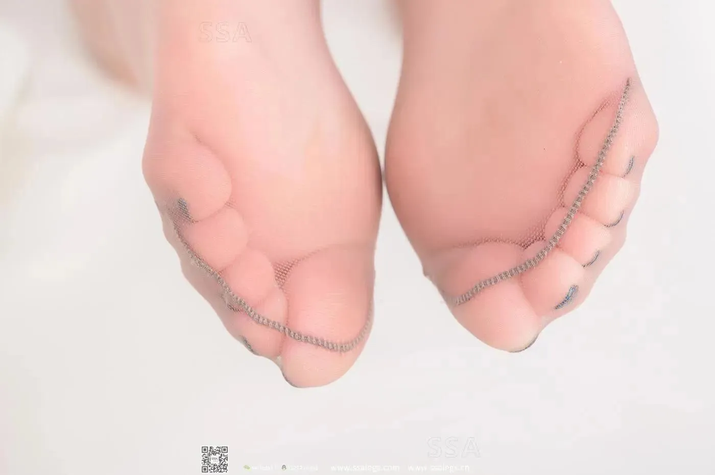 [SSA丝社]超清写真 NO.313 娜娜美艳绝伦的御姐咖啡丝美腿[23] [55P]插图